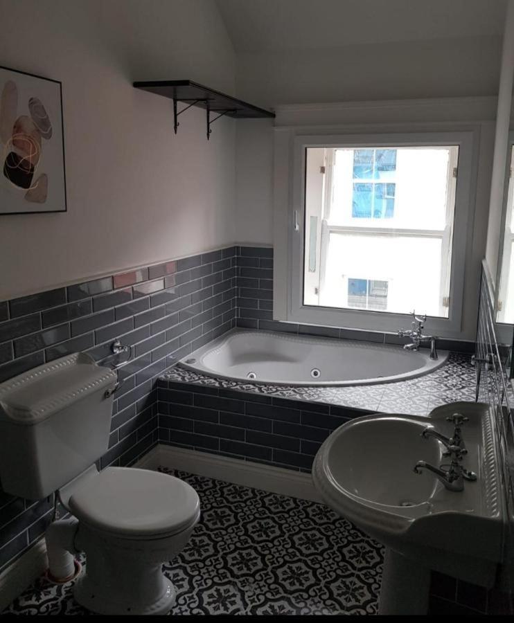 Shop Street Apartment Голвей Екстер'єр фото